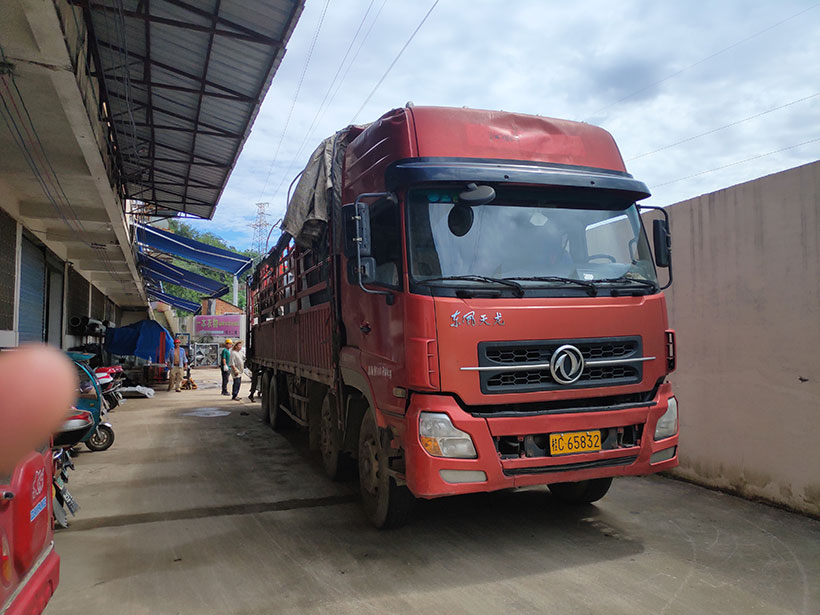 橋架噴涂設(shè)備裝車1