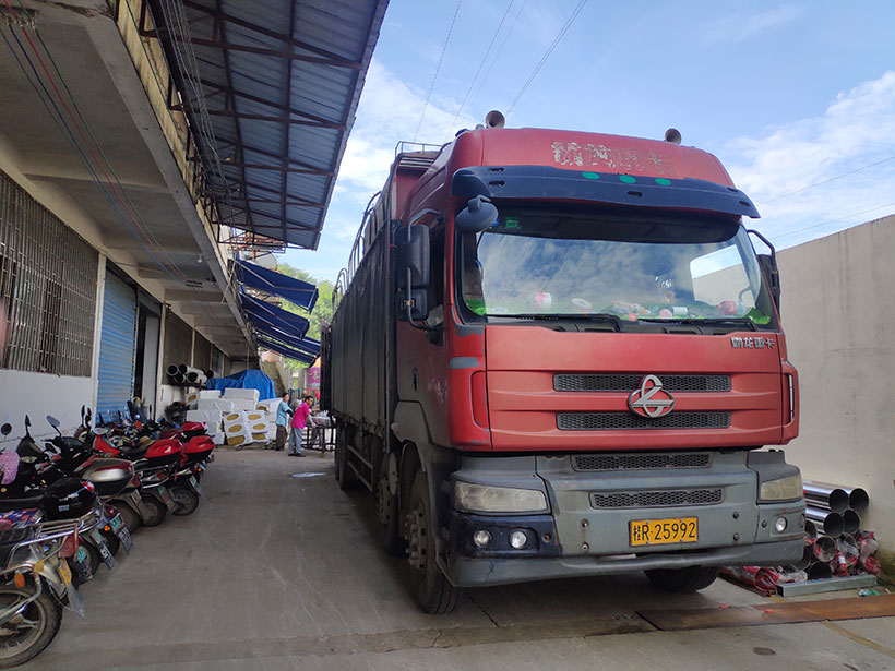 噴涂生產(chǎn)線裝車2