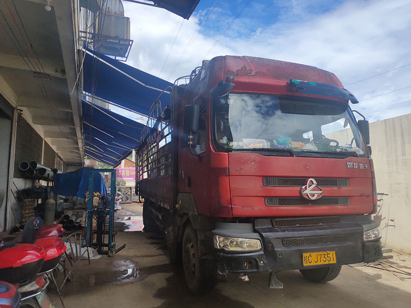橋架噴涂設(shè)備裝車2