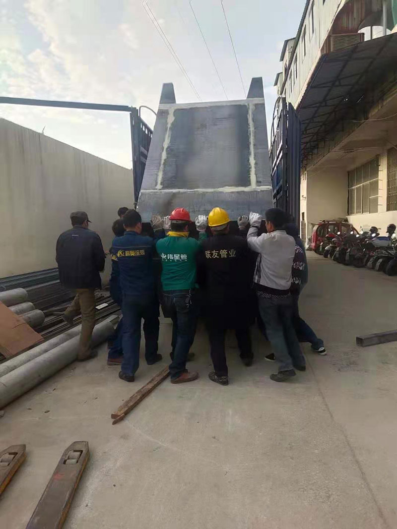 噴塑設備發(fā)貨中1